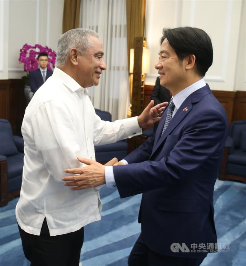 美國國務院14日發布聲明,恭賀貝里斯總理布里仙紐(左)連任。圖為總統賴清德2024年5月在總統府會晤布里仙紐。(中央社檔案照片)