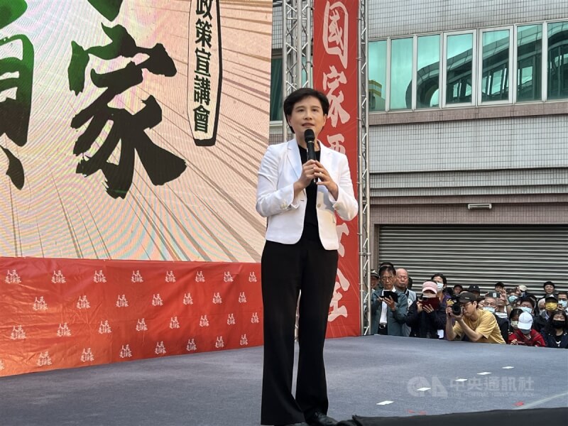 民進黨「人民是頭家」政策宣講會首場15日下午在台中市水安宮登場，行政院副院長鄭麗君（圖）到場呼籲大家團結挺民主，不要退縮，民主好、台灣才會更好。中央社記者郝雪卿攝 114年3月15日