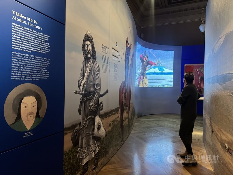 捷克國家博物館3月開幕的「成吉思汗」展覽吸引遊客前來觀賞。中央社記者劉郁葶布拉格攝 114年3月16日