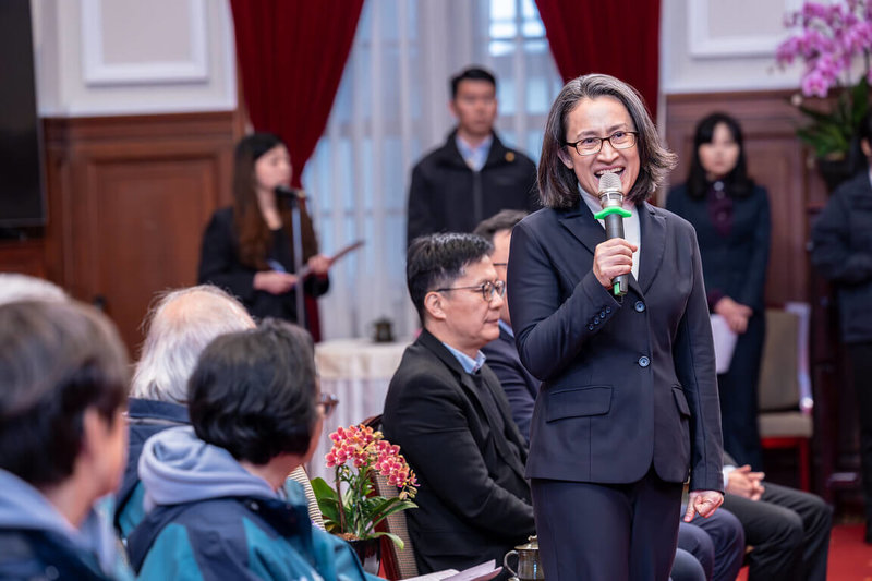 副總統蕭美琴(持麥克風者)17日接見「2025年冬季世界特殊奧林匹克運動會我國代表團」,她說,「你們都是台灣的英雄」,並鼓勵選手們「繼續加油」。(總統府提供)中央社記者葉素萍傳真 114年3月17日
