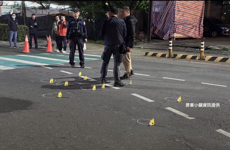 屏東市瑞光南路17日凌晨發生街頭槍戰,造成5人受傷,所幸輕傷無大礙,警方到場採證調查。(屏東小鎮資訊提供)中央社記者李卉婷傳真 114年3月17日