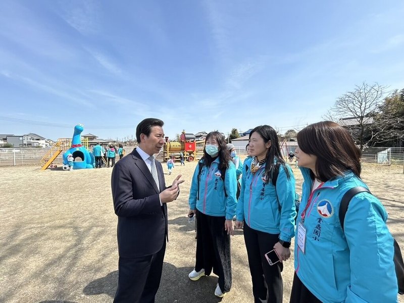 金門縣長陳福海（左）日前率教育團隊到日本東京都，與十文字學園女子大學附屬幼稚園、千葉縣船橋市英進幼稚園、三咲小鳩保育園等校進行教育交流。（金門縣教育處提供）中央社記者吳玟嶸傳真  114年3月18日