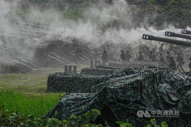 圖為M110A2自走砲重砲射擊。（中央社檔案照片）