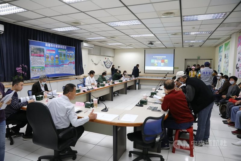 高雄市政府擬在旗山區旗尾地區設置旗山殯儀館,高雄市殯葬管理處19日辦理「殯儀館BOT案」可行性評估報告書審查會議。中央社記者張已亷攝 114年3月19日