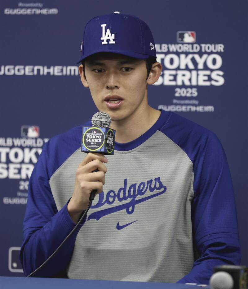 美國職棒MLB洛杉磯道奇對決芝加哥小熊第2戰19日晚間開打，東京都上午氣溫急凍，部分地區甚至下起小雪，仍有不少球迷從中午就開始聚集，準備看道奇先發投手佐佐木朗希的大聯盟首秀。（主辦單位提供）中央社記者戴雅真東京傳真 114年3月19日