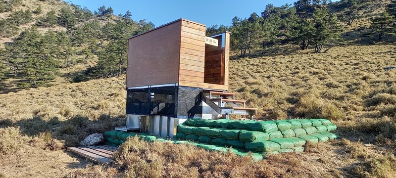 玉山國家公園管理處改善轆轆谷、塔芬谷、拉庫音溪避難山屋,增設炊煮區,也改良乾式生態廁所,減少臭味、可供更多人使用。圖為轆轆谷山屋廁所。(玉山國家公園管理處提供)中央社記者蕭博陽南投縣傳真 114年3月19日