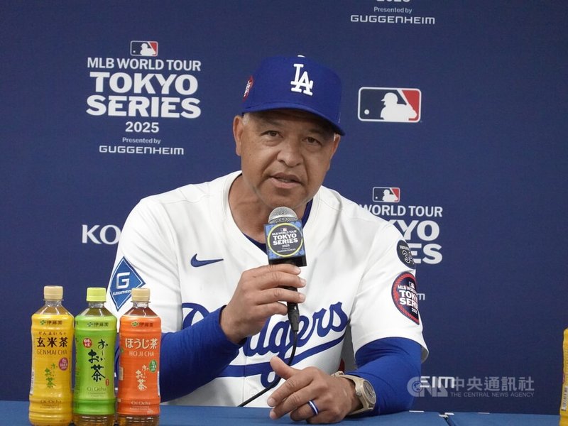 MLB海外開幕系列賽第二戰19日在東京巨蛋舉行,終場洛杉磯道奇6比3擊敗芝加哥小熊。佐佐木朗希大聯盟初登板遇亂流,3局5保送掉1分退場。道奇總教練羅伯茲賽後表示,當年輕球員的經驗不多但天賦極高時,表現難免會有起伏。中央社楊明珠東京攝 114年3月19日