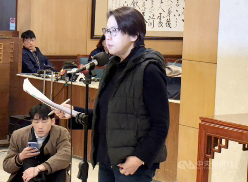 監察院認定民眾黨前主席柯文哲違反政治獻金法,善後小組召集人、民眾黨立委黃珊珊(前)20日表示,針對裁罰及沒入將提出相關救濟。中央社記者郭建伸攝 114年3月20日