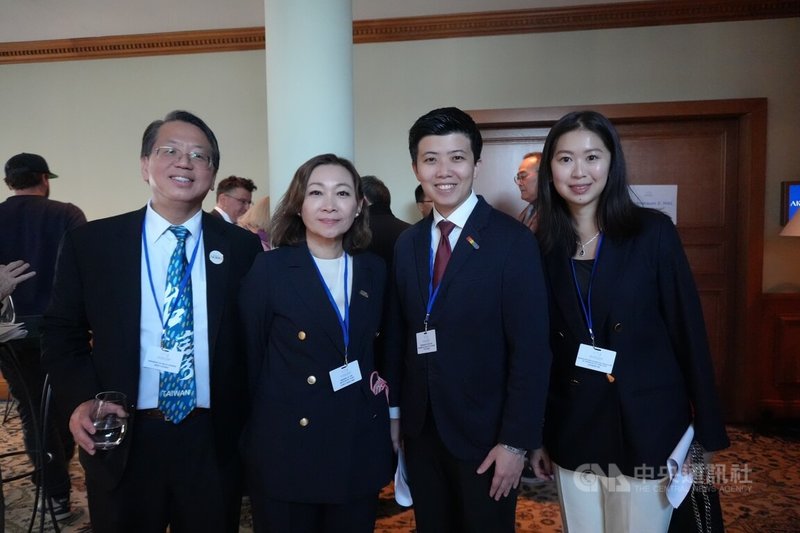 柏林世界論壇4名台灣代表,左起Hello Taiwan執行長江明信、成大教授陳靜敏、台北市議員苗博雅、鮑爾亞洲集團分析師Jasmine Lee赴現場參與討論。中央社記者林尚縈柏林攝 114年3月20日