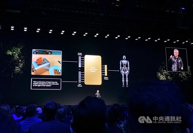 輝達（NVIDIA）年度GTC技術大會上人形機器人備受矚目，市調機構集邦科技分析，藉由軟硬體整合方案，輝達已打造出機器人技術領域的生態圈。（中央社檔案照片）