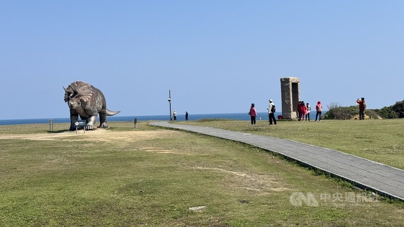 有民眾在社群網站Threads表示，原本要去潮境公園拍婚紗，卻被告知要收新台幣6000元場地費。國立海洋科技博物館20日表示，在潮境復育公園拍婚紗照不額外收場地費，歡迎新人前往留下美麗時刻。中央社記者王朝鈺攝 114年3月20日