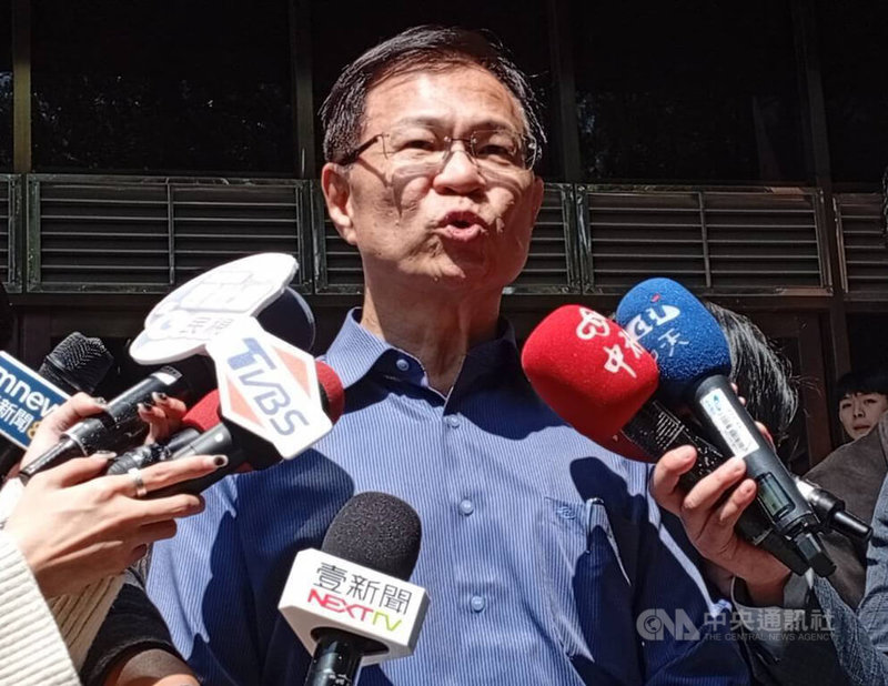 台北地方法院審理京華城及政治獻金案,20日再度開庭,首度提訊前台北市長柯文哲。民眾黨立委張啓楷(圖)下午1時許到北院門口排隊旁聽證候補,他接受媒體訪問時說,柯文哲延押與否,支持者與黨公職高度關注。中央社記者謝幸恩攝 114年3月20日