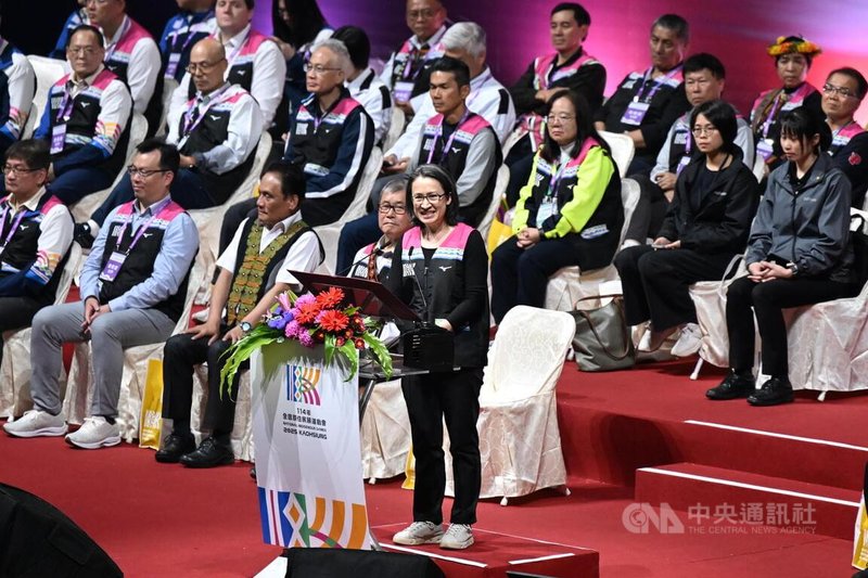 副總統蕭美琴（前中）21日在高雄巨蛋出席「114年全國原住民族運動會開幕典禮」致詞表示，原民運不只是力量的較量，更是文化傳承，近來在國際體壇上都因有原住民的貢獻才讓台灣展現驕傲成果。中央社記者林巧璉攝  114年3月21日