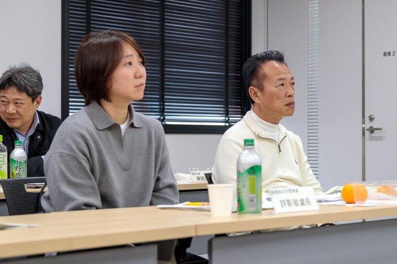 嘉義縣政府率領國本學堂考察團赴日本山口縣參訪,縣長翁章梁(右)21日在當地農林技術中心參與座談,關注如何因應勞動力短缺等問題。(嘉義縣政府提供)中央社記者黃國芳傳真 114年3月21日