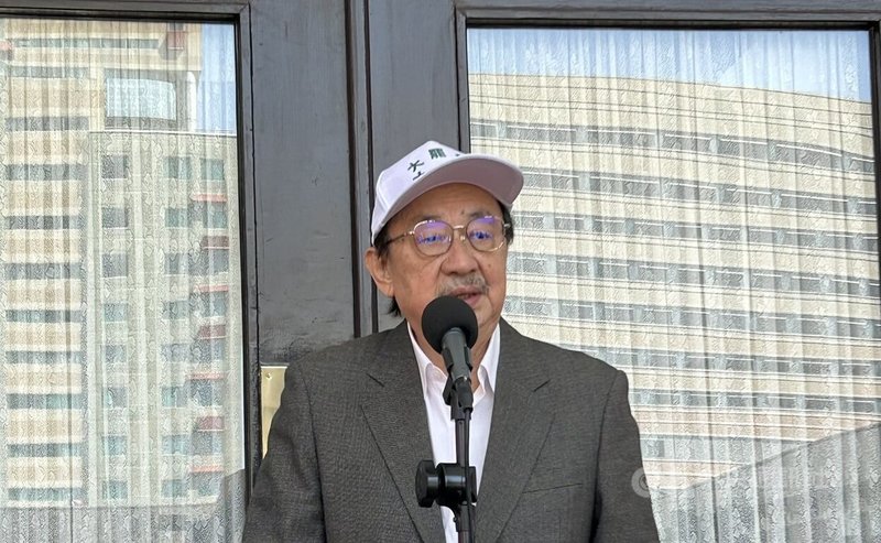 民進黨立法院黨團總召柯建銘日前指稱，人稱盧媽媽的台中市長盧秀燕不該選總統，該回歸家庭主婦，引發國民黨批評歧視女性。柯建銘今天表示，國民黨內部矛盾一大堆，他是善意提醒盧秀燕「暫時沉潛當個媽媽就好」，國民黨不必見縫插針。中央社記者林敬殷攝  114年3月21日