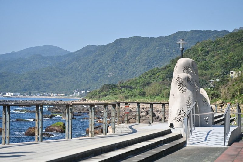 宜蘭縣頭城鎮石城漁港至大里懷德橋段新建自行車道將於4月正式動工，預計2027年8月完工，屆時將可串聯新北市福隆舊草嶺環狀線自行車道。圖為頭城沿海風光。（宜蘭縣政府提供）中央社記者沈如峰宜蘭縣傳真  114年3月22日