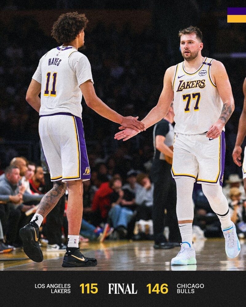 NBA洛杉磯湖人唐西奇（前右）23日狂轟34分。（圖取自x.com/Lakers）