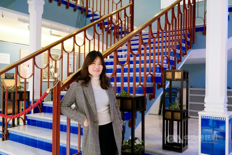 「台灣國際女性影展」總監羅珮嘉結束西班牙塞維亞「ANDALESGAI國際同志電影節」開幕講座與映後座談後,20日返回馬德里,在具有百年歷史的黃金劇院(Cine Doré)暨西班牙電影資料庫所在地接受中央社訪問。中央社記者胡家綺馬德里攝 114年3月24日
