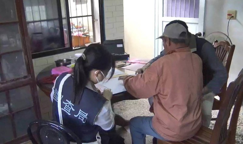 雲林縣口湖鄉農會王姓會員代表候選人欲尋求連任,2月涉向會員進行現金賄選,檢方獲報後執行搜索(圖),王男坦承行賄。檢方日前偵查終結,依農會法將王男提起公訴。 (檢方提供)中央社記者姜宜菁傳真 114年3月24日