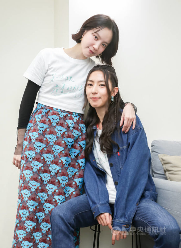 演員林辰唏(右)和程予希(左)相隔2年再次合作拍戲,林辰唏分享和兒子住在花蓮,並表示育兒是一個人生大轉彎,「兒子給了我很多啟發和看見」。中央社記者裴禛攝 114年3月24日