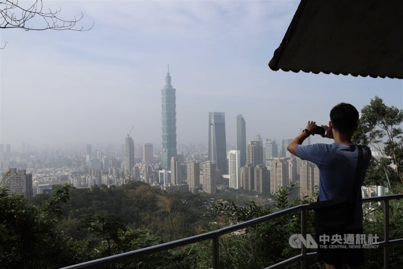 圖為自象山遠眺台北101大樓方向一景。(中央社檔案照片)
