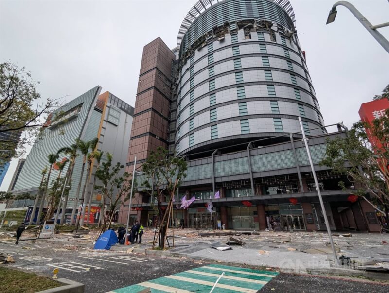 新光三越台中中港店2月13日發生氣爆後停業至今。(中央社檔案照片)