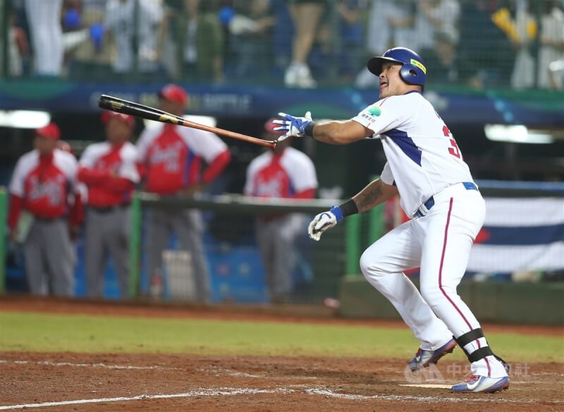 2015年世界12強棒球錦標賽,台灣隊與古巴隊交手時,林智勝8局下敲出三分砲,將比數超前數為4比1,最終台灣隊就以4比1贏球。(中央社檔案照片)