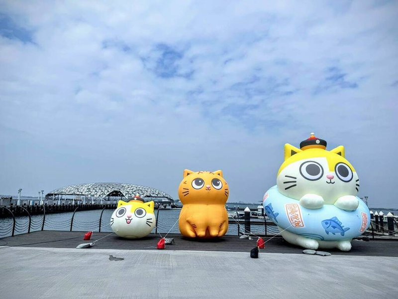 2025大鵬灣帆船生活節4月1至20日大鵬灣濱灣碼頭登場,今年以台灣知名IP「黃阿瑪的後宮生活」為主題。(大鵬灣國家風景區管理處提供)中央社記者黃郁菁傳真 114年4月1日