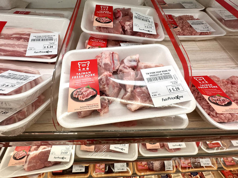 台灣生鮮豬肉重返新加坡市場,成為當地超市肉品新選擇。中央社記者吳昇鴻新加坡攝 114年4月2日