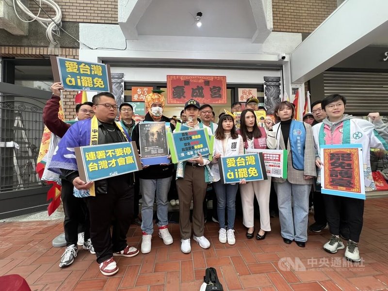 台中市6區罷免藍委公民團體2日上午舉行聯合記者會,公布目前連署進度,其中有3選區收件破2萬份,預計收件到4月底,5月7日送件。中央社記者郝雪卿攝 114年4月2日