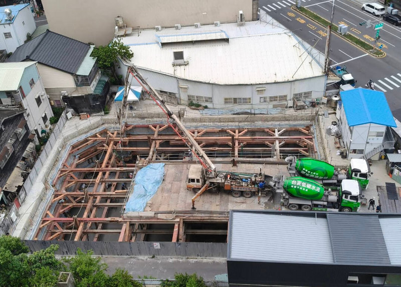 創世基金會持續募集籌建花蓮及嘉義清寒植物人安養院經費,但2處建院經目前皆僅募到1成,呼籲善心企業、社團及民眾伸援。圖為嘉義擴院工程進行地下灌漿作業情形。(創世基金會提供) 中央社記者陳婕翎傳真 114年4月2日