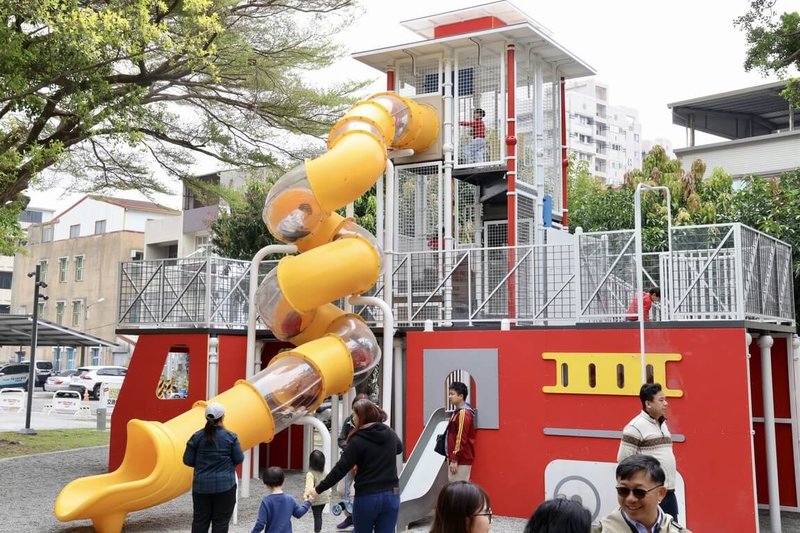台南市中西區光賢交通公園2日啟用,這是台南首座交通特色公園,讓親子藉由交通特色遊具熟悉交通規則,從小培養遵守交通規則觀念。(台南市政府提供)中央社記者張榮祥台南傳真 114年4月2日