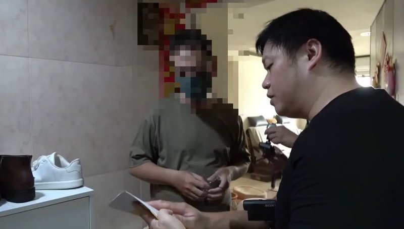 40歲陳姓男子涉嫌以假求職廣告取得人頭帳戶,另張貼購物廣告吸引他人匯款,再指示求職者提領匯款及購買加密貨幣洗錢,三方詐騙手法獲利,警方日前持搜索票到陳男位在高雄市三民區住家搜索,並將陳男查獲到案。(高雄市政府警察局刑事警察大隊提供)中央社記者張已亷傳真 114年4月2日
