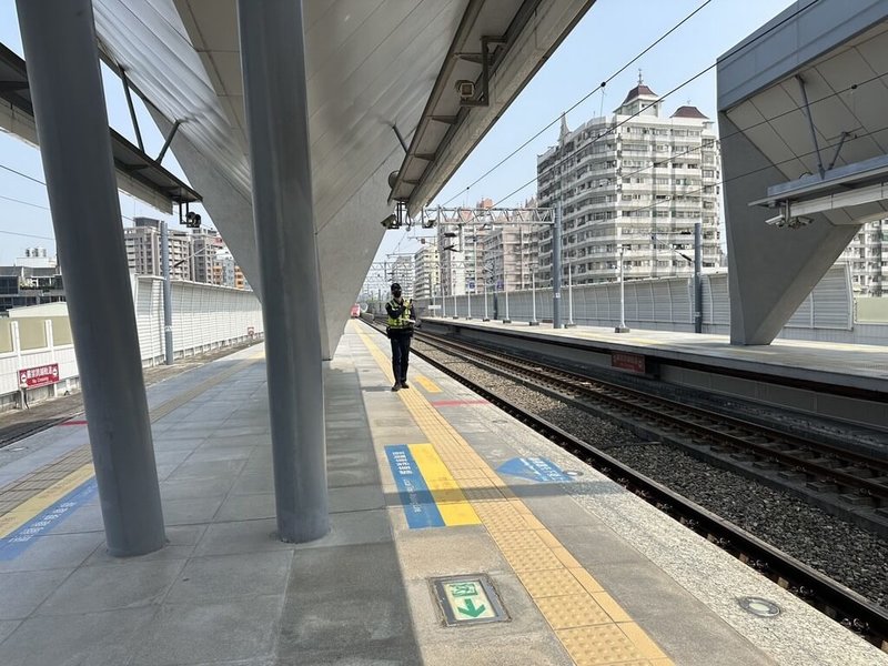 台中太原車站3日上午發生民眾不明原因落軌,遭162次普悠瑪列車撞擊當場死亡。台鐵公告,由於這起事故,包括162次車次及部分列車將有延誤。(民眾提供)中央社記者郝雪卿傳真 114年4月3日