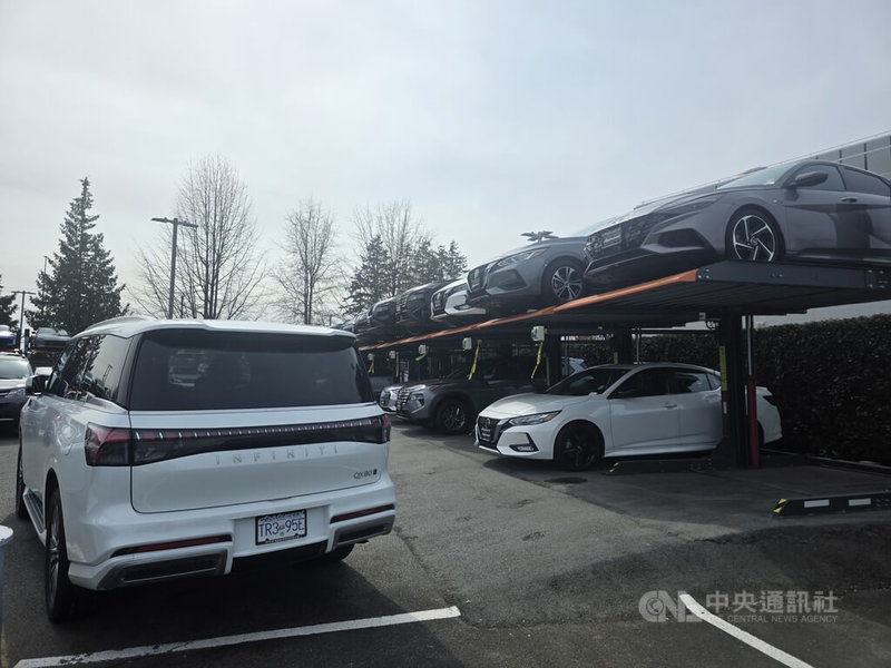 美國關稅深深打擊加拿大汽車業,加拿大總理卡尼承諾將設立一個20億加元的「戰略應對基金」,以支持汽車製造業。中央社記者程愛芬溫哥華攝 114年4月3日