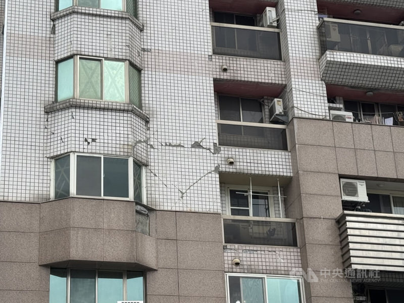 花蓮0403強震1週年,花蓮、台南3日上午又相繼發生地震。圖為花蓮0403黃單建物,正等候進行建築物弱層補強修繕工程。中央社記者張祈攝 114年4月3日