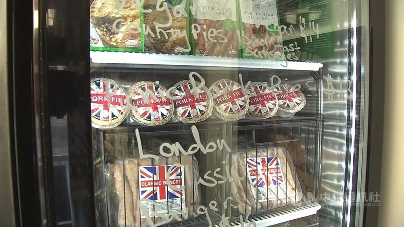美關稅衝擊外國食品零售商販售各種英式起司、果醬、及法式香檳、紅酒,深受當地消費者喜愛。中央社記者張欣瑜舊金山攝 114年4月3日