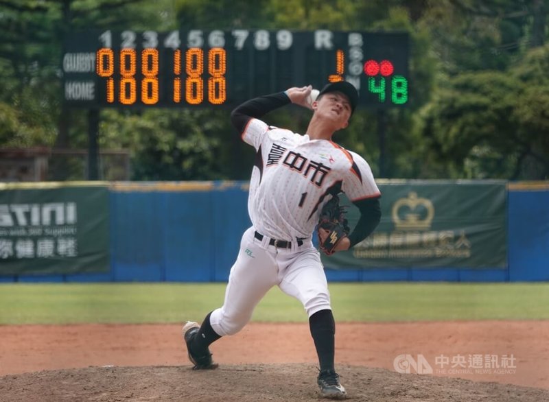 U18東岸聯盟台中市聯隊已確定無緣晉級,4日與台東體中紅隊比賽,7局上1分領先王奕翔(圖)登板關門,再見三振化解滿壘危機,畢業將挑戰中職選秀。中央社記者謝靜雯攝 114年4月4日