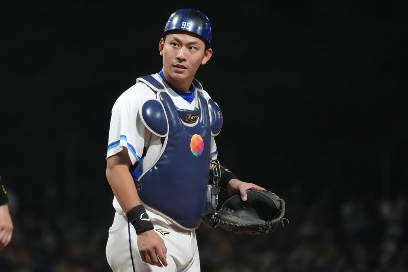 中華職棒富邦悍將隊4日作客天母棒球場與味全龍隊交手，第4棒改由近況火燙、目前打擊率高達7成的捕手戴培峰（圖）代班。圖為戴培峰114年4月3日出賽畫面。（富邦悍將提供）中央社記者楊啟芳傳真  114年4月4日