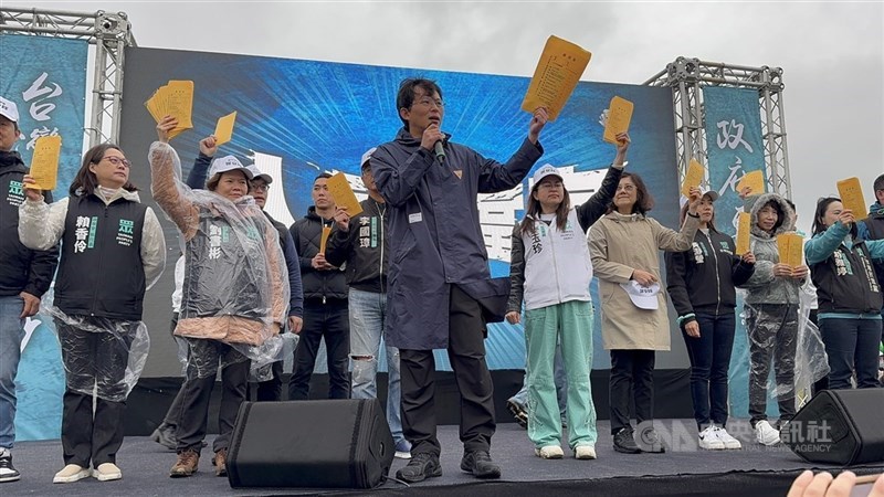 台灣民眾黨指出,總統賴清德應站上第一線召集國是會議。圖為民眾黨主席黃國昌3月30日出席「人民要當家」宣講活動。(中央社檔案照片)