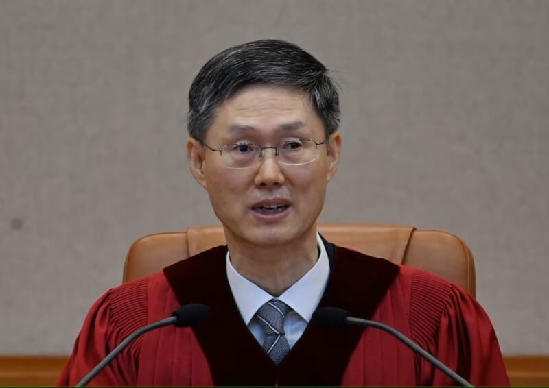 韓國憲法法院代理院長文炯培。(路透社)