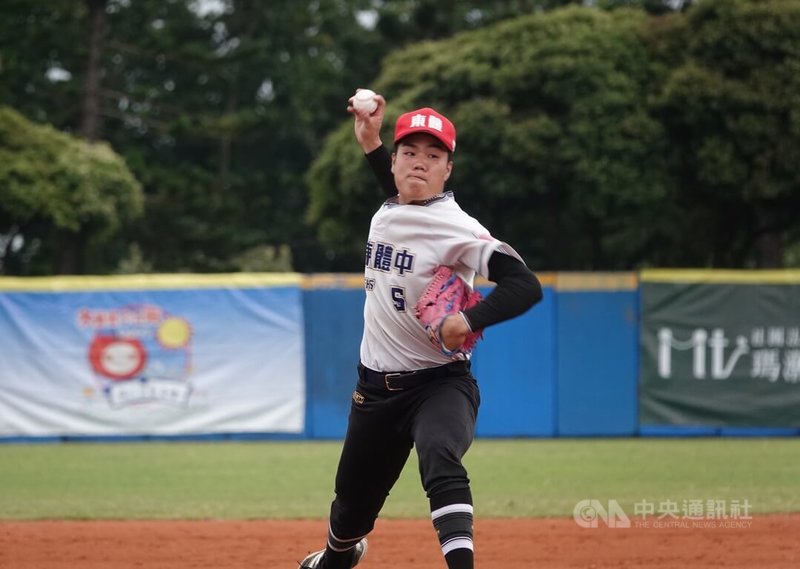 U18東岸聯盟棒球賽台東體中白隊5日4強賽與穀保家商交手,東體白隊許庭愷(圖)先發指叉變速球壓制勁敵,6局失1分好投、無關勝敗,被點名有望成為球隊重要投手戰力。中央社記者謝靜雯攝 114年4月5日