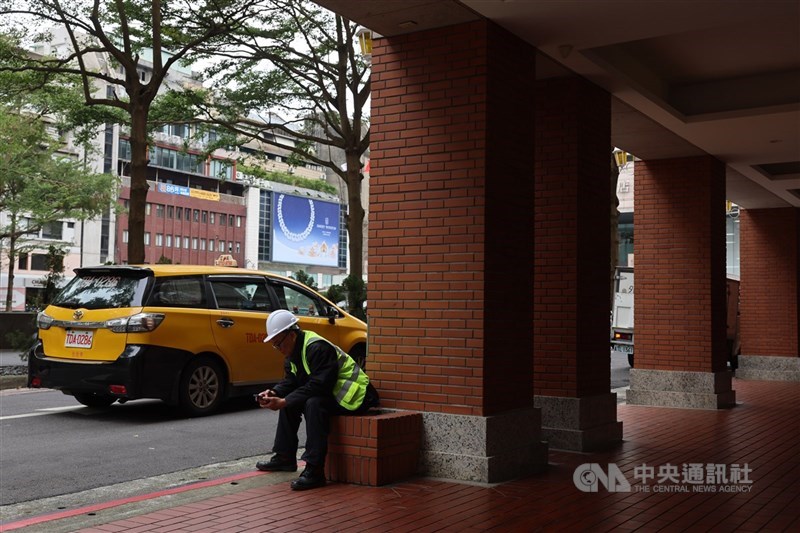 台灣產業頻喊缺工,但到底哪個產業最缺工、缺什麼工都無相關統計資料,為瞭解勞動市場實際缺工狀況,勞動部已於4月正式啟動「職位空缺概況調查」。(中央社檔案照片)