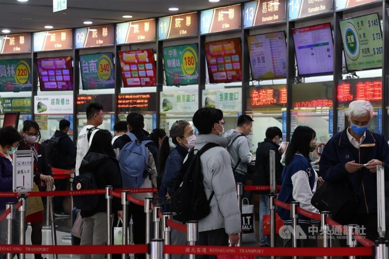 台北轉運站客運售票處。(中央社檔案照片)