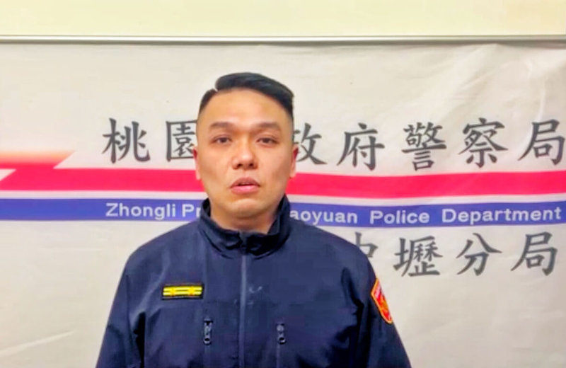 桃園市警局中壢分局5日晚間接獲保安大隊通報車輛拒檢衝撞警車逃逸,員警發現該車堵在車陣中,喝令駕駛下車遭拒更企圖衝撞,警方連開12槍仍被逃脫;中壢分局興國派出所所長王韋力(圖)6日受訪表示,現場無人受傷,保安警察大隊已組成專案小組持續追緝中。(桃園市警局中壢分局提供)中央社記者吳睿騏桃園傳真 114年4月6日