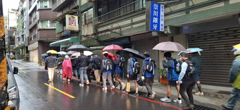 基隆市政府向中央提案獲得補助,編列新台幣1億2298萬5000元,針對14所學校周邊人行步道整建優化,預計民國114年底陸續完工,盼讓學童每天的通學路能更安全、更順暢、更安心。(基隆市政府提供)中央社記者王朝鈺傳真 114年4月6日