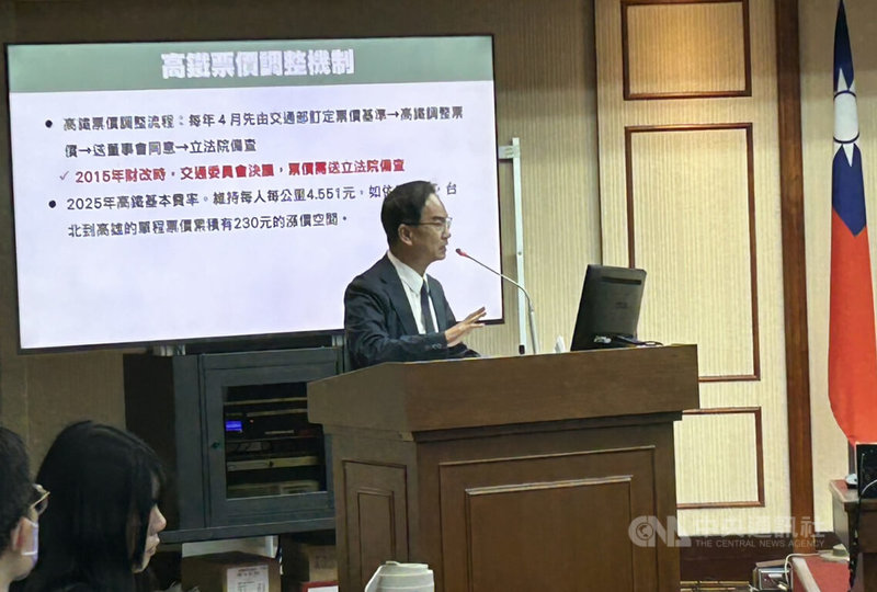 代理台鐵公司董事長的交通部次長伍勝園7日表示,行政院已核定票價調整案,預計今年6月23日進行票價調整。中央社記者林敬殷攝 114年4月7日
