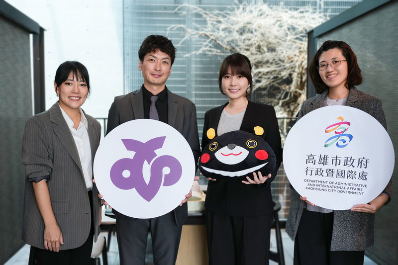 日本陸奧市4月起首度派遣職員小林晉(左2)至高雄市政府駐點1年,成為台日城市交流重要里程碑。(高雄市政府行政暨國際處提供)中央社記者蔡孟妤傳真 114年4月7日