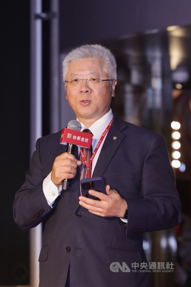 金管會於3月31日核准新新併,台新金總經理林維俊7日表示,新新併後股本膨脹大約249億股,考慮股本膨脹,也接到投資人意見、特別是外資股東要求希望股利以現金為主,所以這次股利為全現金,台新金董事會通過擬配息0.9元。(中央社檔案照片)