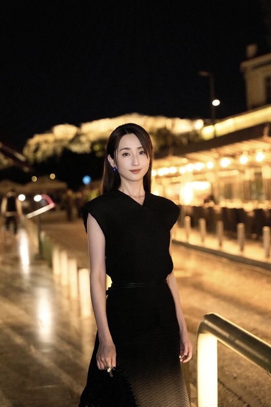 藝人柯佳嬿(圖)日前前往希臘參加時裝秀,在當地除和與各國藝人交流外,也把握時間遊訪當地,對於南歐美景感到無比好奇。(品牌提供)中央社記者洪素津傳真 114年4月7日